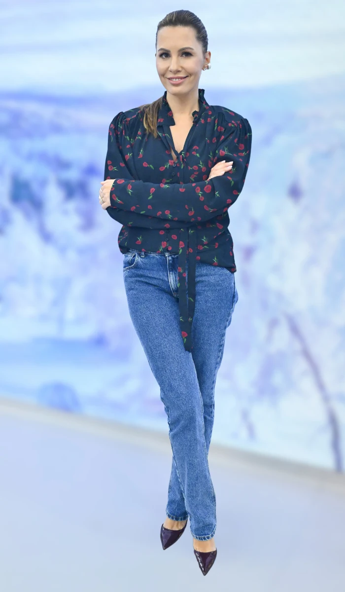 Spodnie z prostą nogawką ładnie modelują sylwetkę, a zróżnicowana długość sprawia, że można je dopasować to wielu stylizacji