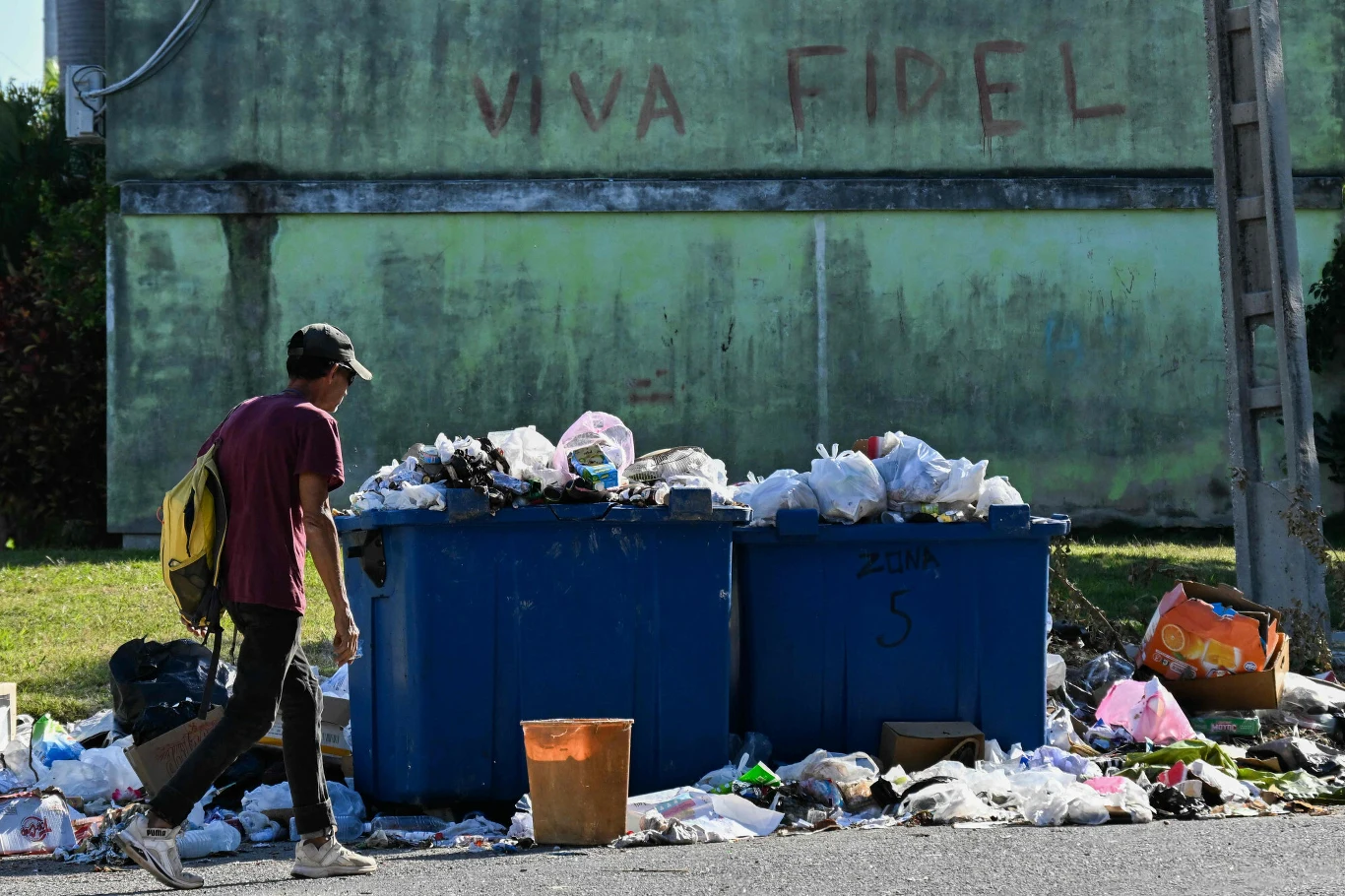 Na ulicach Hawany zaczęły się piętrzyć śmieci