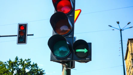 Zielona strzałka. Kogo trzeba przepuścić?
