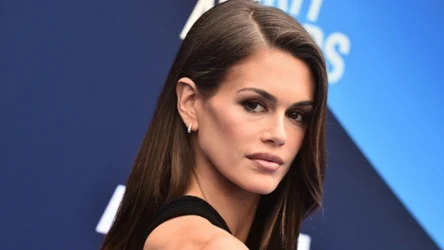 Kaia Gerber coraz bardziej przypomina swoją słynną mamę 