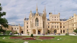 Pałac jak z bajki. To jedno z najczęściej odwiedzanych miejsc w Czechach