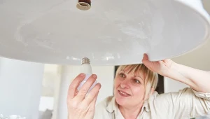 Czy to możliwe, by jeden detal w naszym mieszkaniu nas "postarzał"?