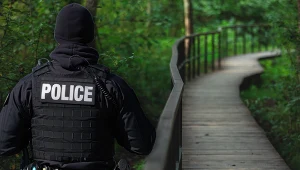 Francja. 84-latek spadł z wysokości 50 metrów. Cudem przeżył