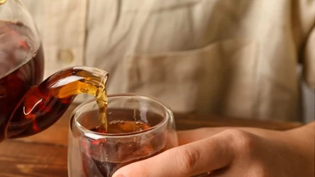 Herbata z aromatycznej przyprawy zbija nie tylko wysoki cukier. 