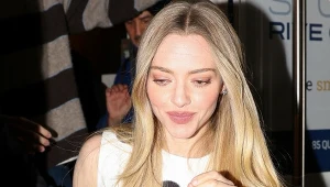 Rzut oka na sukienkę Amandy Seyfried i wszystko jasne. Wzór znów będzie hitem 
