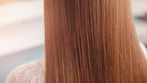 Mieszam 2 składniki i nakładam na włosy. Są gładkie jak jedwab