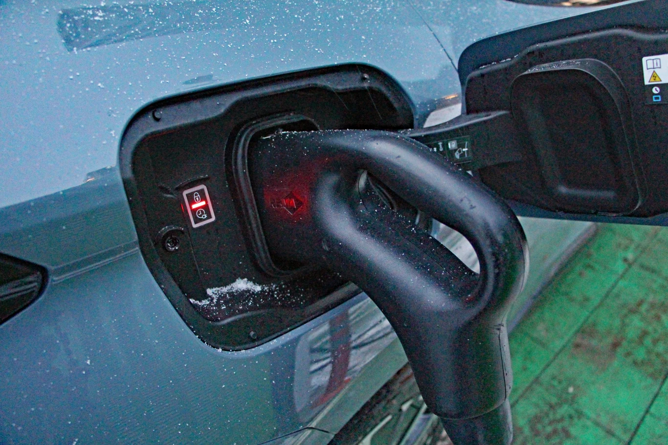 DS No4 E-Tense może ładować się z mocą 120 kW. Zimą udało się uzyskać jedynie połowę tej wartości DS No4 E-Tense