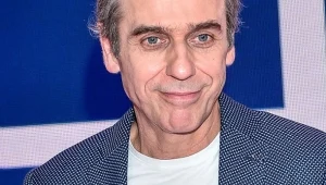 Od 35 lat kocha jedną. Tak mówi o kolegach wchodzących w związki po 50-ce