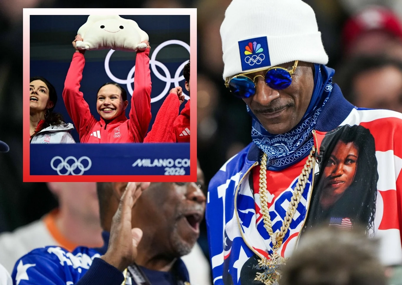 Snoop Dogg otrzymał od Polaków wyjątkowy prezent. To prawdziwy hit igrzysk Uśmiechnięta zawodniczka w czerwonym stroju trzyma maskotkę nad głową, w tłumie kibiców podczas wydarzenia olimpijskiego. Na pierwszym planie mężczyzna ubrany w kolorowe ubrania z motywami sportowymi, noszący złoty łańcuch i okulary.
