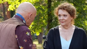 Józefina (Elżbieta Jarosik) przypadkiem pozna Tolka (Marek Siudym)