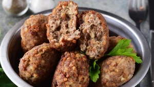 Soczyste i sycące mielone. Dodaj jeden składnik do mięsnych kotletów