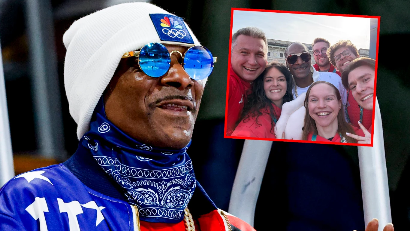 Snoop Dogg i polscy olimpijczycy Mężczyzna w sportowej stylizacji z okularami odbijającymi otoczenie oraz białą czapką z logo olimpijskim, w tle wstawiona fotografia grupy uśmiechniętych osób wykonujących selfie.