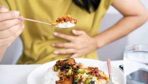 Wzdęcia po posiłku? To nie kwestia złej diety. Zbadaj tarczycę i trzustkę