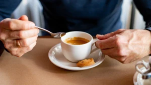 Nie chodzi tylko o kofeinę. Co kryje się w espresso, które piją stulatkowie