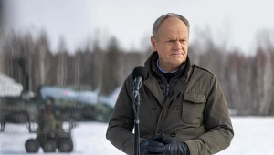 Tusk porównuje polski poligon do… słynnej gry. Fala krytyki w komentarzach