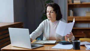 Konto po zmarłym małżonku. Jak wypłacić z niego pieniądze? 