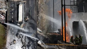 Chile. Ciężarówka przewróciła się na drogę w Santiago i eksplodowała