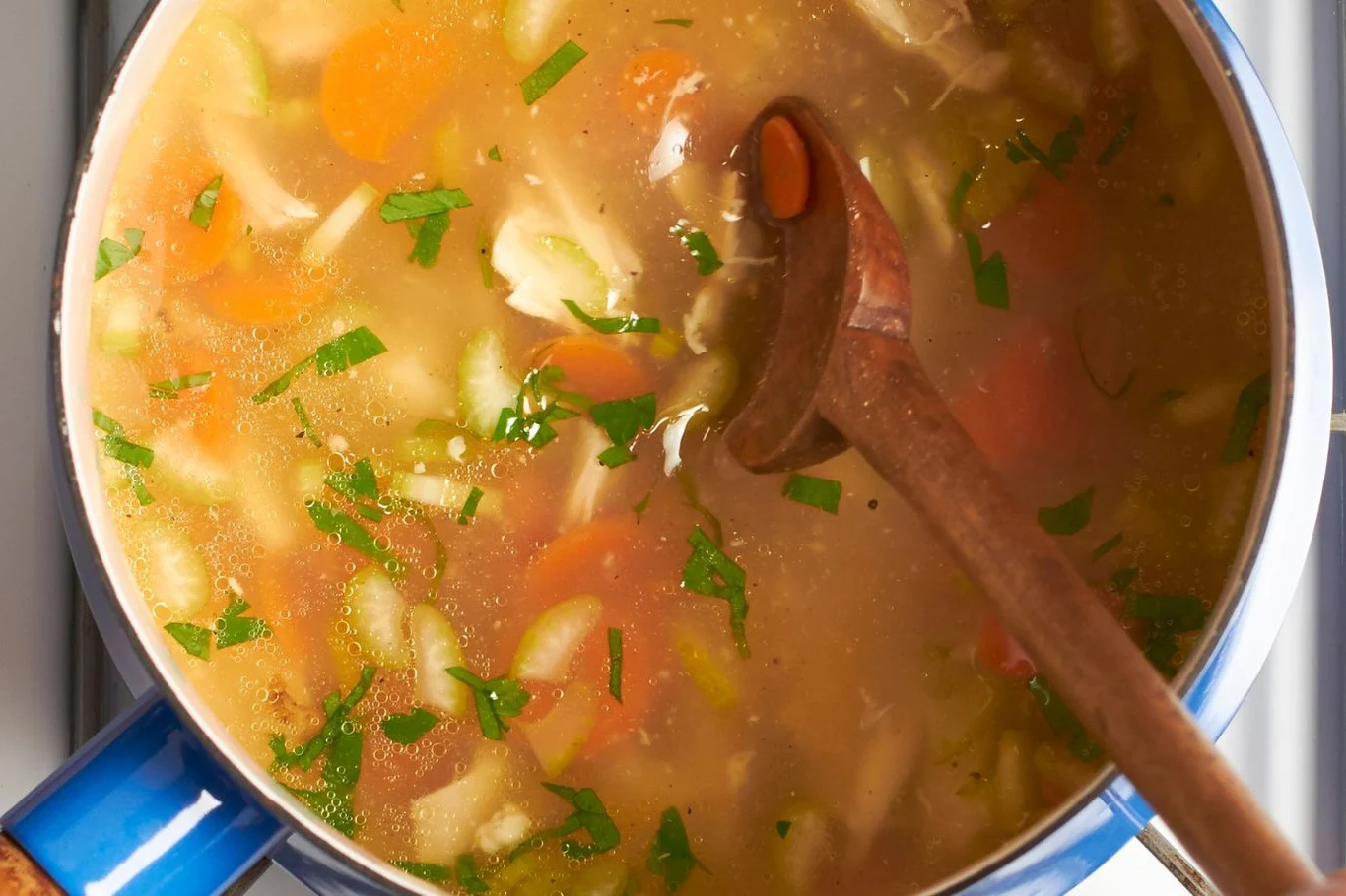 Rosół kolagenowy wspiera stawy i poprawia kondycję skóry Rosół kolagenowy wspiera stawy i poprawia kondycję skóry