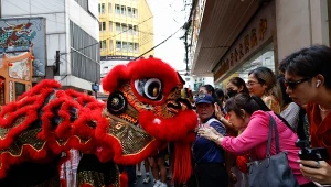 Bangkok. Uczestnicy parady z okazji księżycowego nowego roku