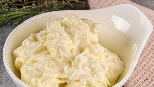 Ta surówka oczyszcza organizm i syci. Prosty przepis