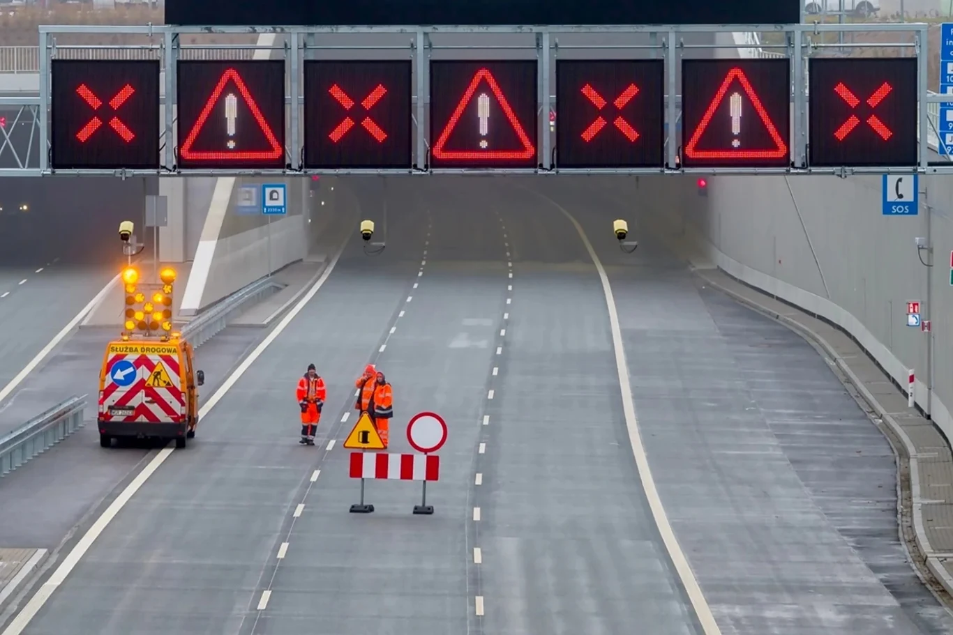 Czerwony "X" nad drogą. Zignorowanie go może się skończyć utratą uprawnień Czerwony "X" nad drogą. Zignorowanie go może się skończyć utratą uprawnień