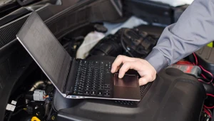 Naprawa sterowników w aucie - ile kosztuje i czy się opłaca?