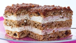 Ciasto orzechowo-karmelowe to pyszny deser dla miłośników słodyczy