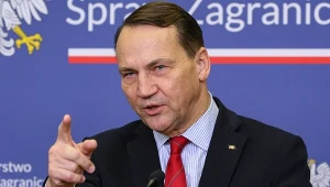 Radosław Sikorski podczas wspólnej konferencji prasowej z minister spraw zagranicznych Palestyny Varseną Aghabekianą