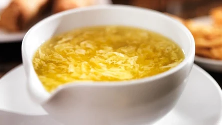 Zupa jajeczna to babciny sposób na infekcje