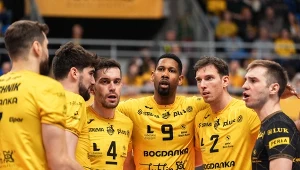 Hilir Henno (drugi z lewej) ma opuścić Polskę już po jednym sezonie