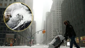 Amerykanie przygotowują się na uderzenie zimy, w kółku zdjęcie satelitarne zjawiska nor’easter w marcu 2014