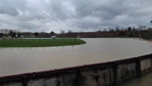 Wielka woda paraliżuje sport. Obiekty zalane, a rozgrywki odwołane