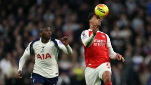 Deklasacja w derbach. 5 goli. Jedni idą po tytuł, drudzy "walczą o spadek"