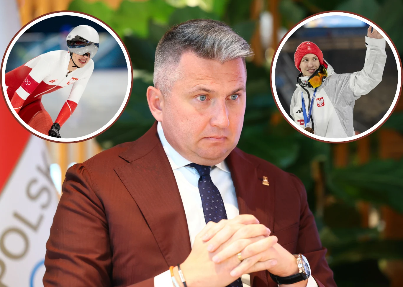 Mężczyzna w garniturze siedzący na pierwszym planie, w tle widoczna flaga Polski. Po bokach głowy umieszczone dwa okrągłe zdjęcia: jedna osoba ubrana w strój sportowy na lodowisku, druga w kurtce z polskim godłem i czapce, machająca ręką.