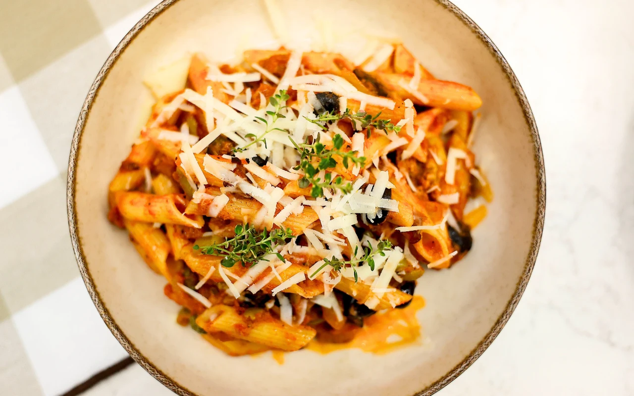 Penne alla puttanesca Jurka Sobieniaka w wersji "wow" Penne alla puttanesca Jurka Sobieniaka w wersji "wow"