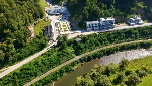 Zapomnij o Krynicy-Zdroju. To uzdrowisko wiosną wygląda jak z pocztówki 