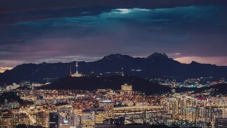 Seul to stolica Korei Południowej, położona około 200 km od Boryeong. Podróżnicy przybywający na Festiwal Błota często zwiedzają również to ważne miasto. 