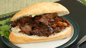 Jedno z najsmaczniejszych dań z Krakowa. Turyści stoją po nie w kolejkach 