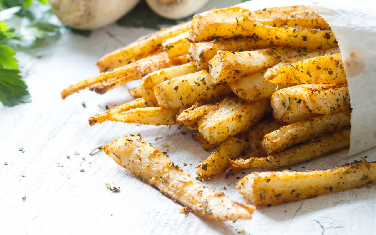 Frytki z pasternaku to zdrowsza alternatywa ziemniaczanych. Jelita podziękują ci za taką zmianę