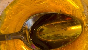 Seniorze, pij 1 łyżeczkę dziennie. Wątroba szybko ci podziękuje