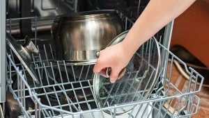 Zmywarka do naczyń może pod naszą nieobecność ulec poważnej awarii