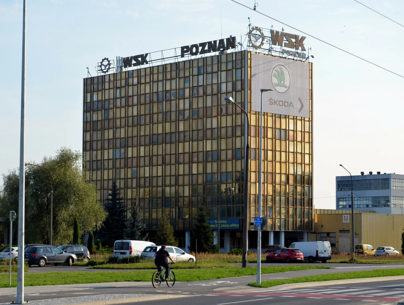 WSK Poznań znalazło się w trudnej sytuacji finansowej. Połowa załogi ma zostać zwolniona. Na zdj. nieistniejący już budynek biurowy WSK