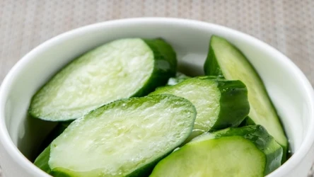 Inność tego ogórka sprawia, że mamy ochotę przyjrzeć mu się uważniej.