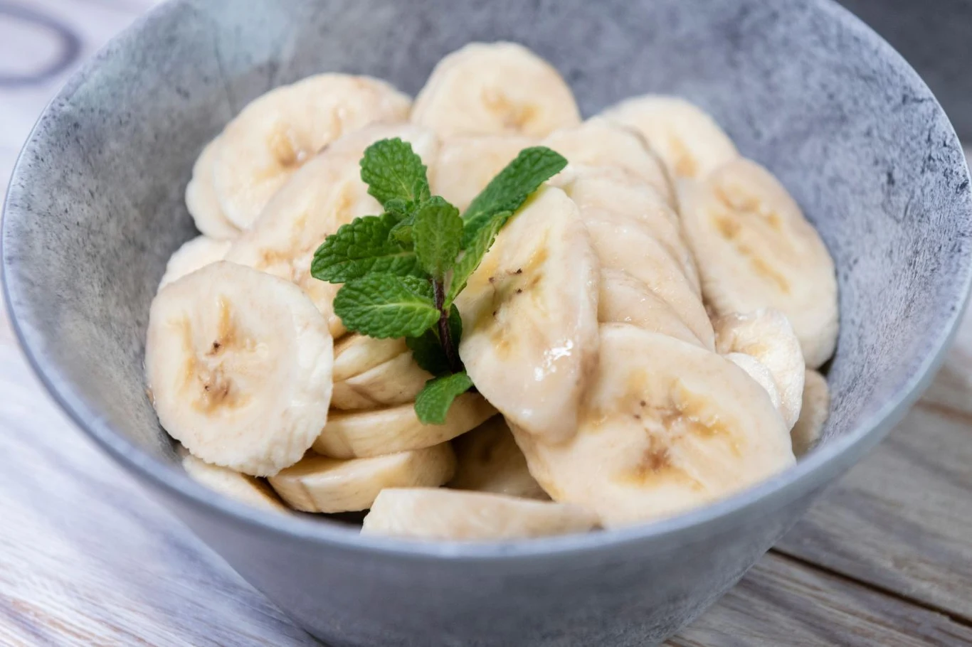 Czerwony banan smakuje podobnie do mango i maliny Czerwony banan smakuje podobnie do mango i maliny