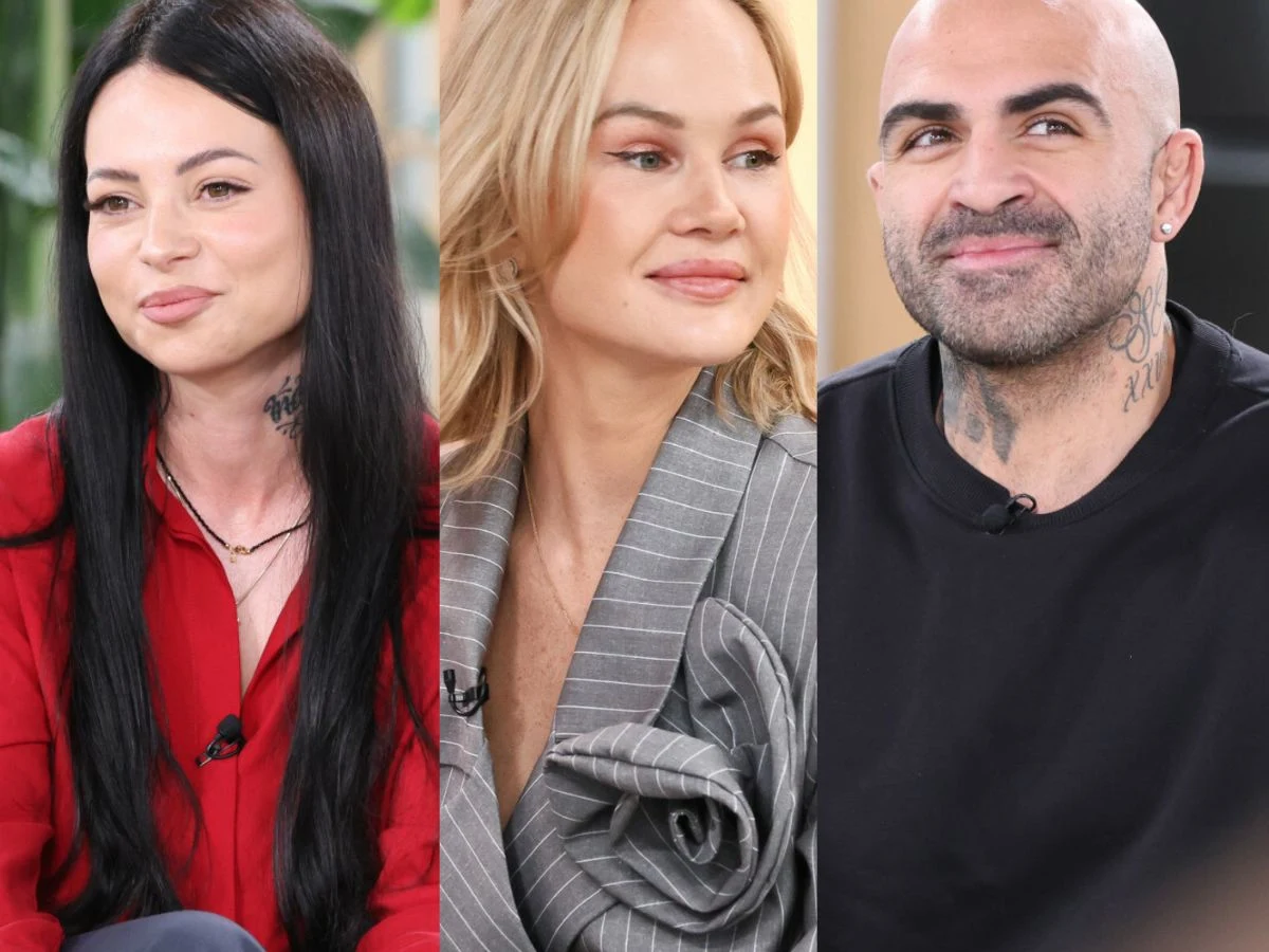 Sylwia Szostak, Michalina Zagórska, Akop Szostak Trzy osoby siedzące obok siebie, każda z nich patrzy w inną stronę. Zwracają uwagę swoim wyglądem: jedna kobieta ma czarne, długie włosy i czerwoną bluzkę, druga jest blondynką w jasnoszarej marynarce, a mężczyzna jest łysy z widocznymi tatuażami na sz...