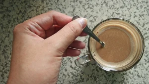 Dodaj odrobinę do kawy i przejdzie ochoty na słodycze. Mija też ból głowy