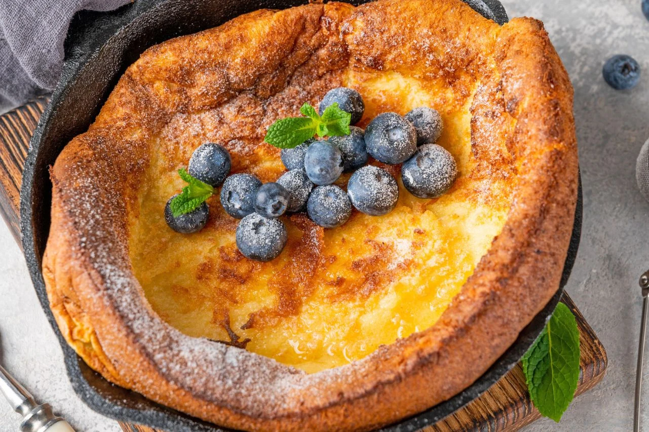 Dutch baby to holenderski naleśnik pieczony