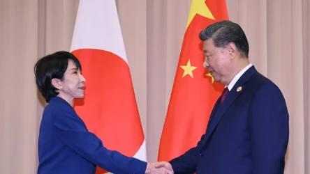 Premier Japonii Sanae Takaichi oraz przywódca Chin Xi Jinping