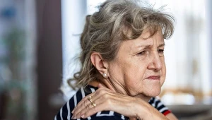 Odbiera wzrok, poraża twarz i powoduje ogromny ból. Narażone osoby po 50-tce