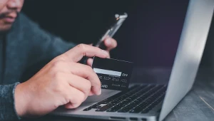 Liczy się każda minuta. Jak odzyskać pieniądze od banku po oszustwie internetowym?